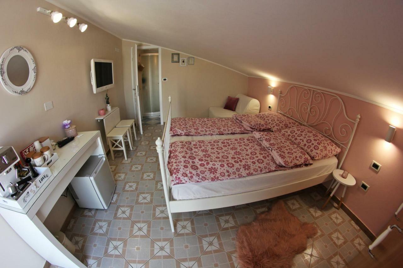 Room And Apartment Doris Lovrečica Exteriör bild