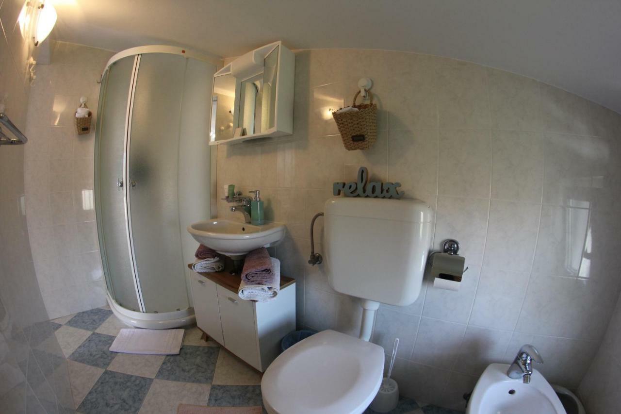 Room And Apartment Doris Lovrečica Exteriör bild