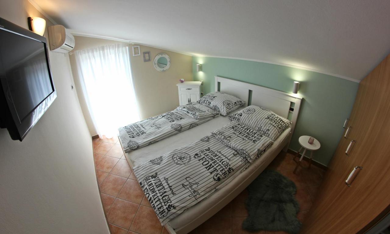 Room And Apartment Doris Lovrečica Exteriör bild